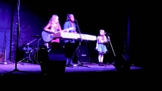 Alex and Iris Davies live- People of the World (With Latisha Di Venuto) video