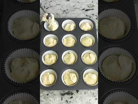 Lemon cupcakes with fresh lemon buttercream 🍋 #lemondessert  #lemon #desserts #cupcakes