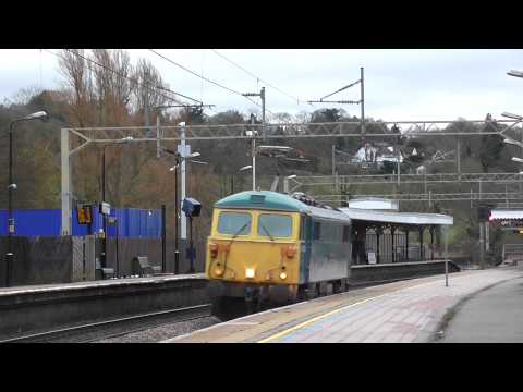 87002 returns whilst bombing it north! And 56312 tows AC's 86213 & 86702 - 18th December 2014