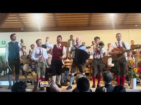 "Heut ist ein Feiertag" und vieles mehr spielen die "Jungfidelen"!