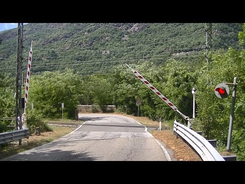 Spoorwegovergang Cuzzago (I) // Railroad crossing // Passaggio a livello