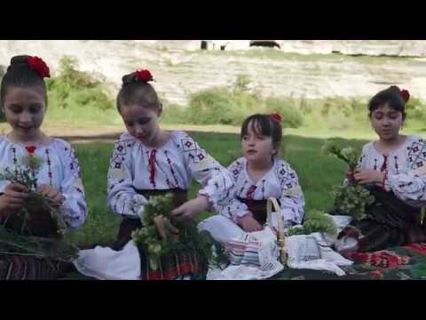 Ansamblul Etnofolcloric Mugurașii - Bună ziua gazdă aleasă