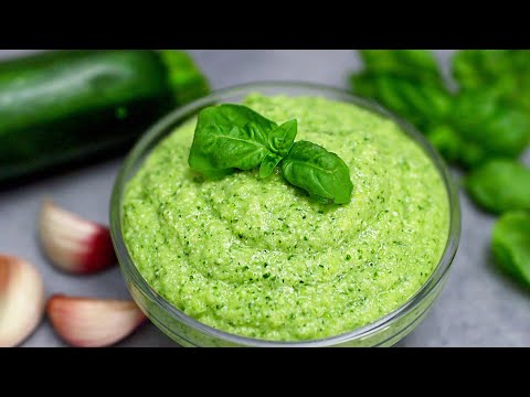 Zucchini Pesto Sauce. Einfach und lecker!