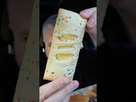 McDonald’s Holiday Pie Review #fastfood #mcdonalds #foodreview