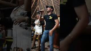GERMAN MONTERO LE CANTA &quot;A TRAVÉS DEL VASO&quot; A JUANA LA CUBANA