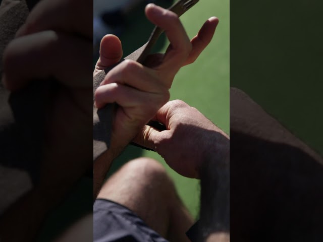Vídeo relacionado con Calleras de Cross Training Profesionales para Hombres y Mujeres. Protección Antideslizante para Manos con Soporte de Muñeca. Ideales para gimnásticos y entrenamientos de alta intensidad. (N-Lila)