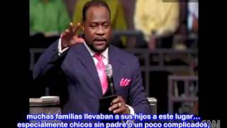 Pastor Eddie Long. Lider de Mega Iglesia de la Secta Bautista Acusado de Abuso Sexual.