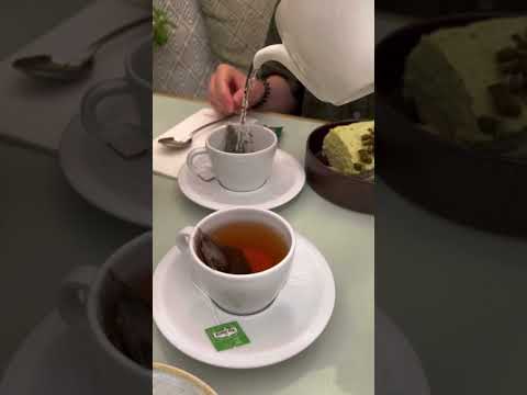 #DrinkKusmiInParis ☕️ Accordez-vous un #teatime no quadro do restaurante Les Belles Plantes.