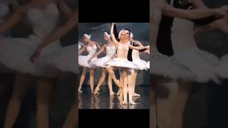 Download lagu 🦢 El lago de los Cines 🦢 - Tchaikovsky - The Royal  Ballet 🌍 mp3