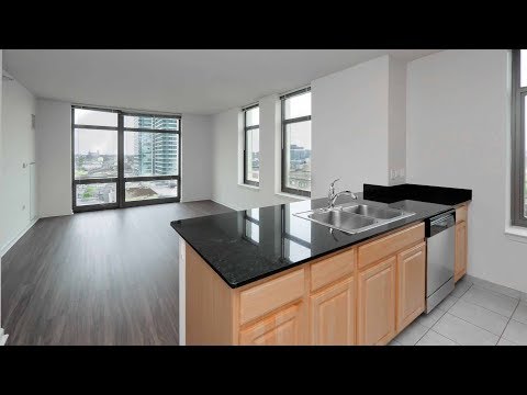 A Fulton River District sunny one-bedroom at Echelon Chicago