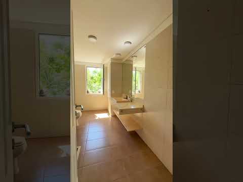 Video de YouTube - Alquiler apartamento 3 dormitorios + servicio + 2 garages - Ref 2145