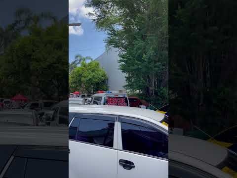 76 Ambulance 1 - Responding to an EMS Call at World Trade Center, Pasay, Caught up in traffic jam.