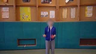 1 balle 2 mains croisé