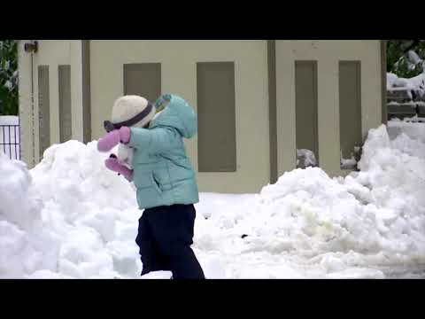 美國東北部地區大雪過後挖地三尺。 (U.S. Northeast digs out after huge snowstorm)