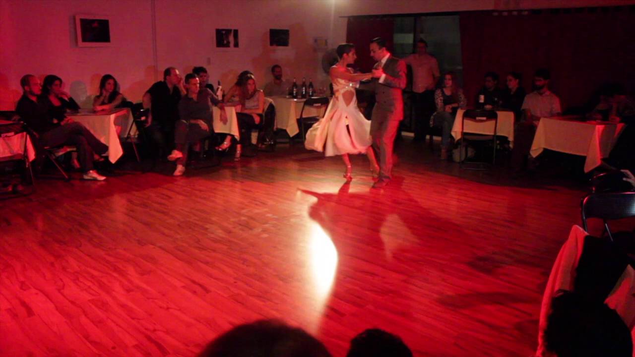 Dos Orillas Práctica de Tango, bailan Gonzalo Angeles y Nathalia Peña Muñoz (2/2)