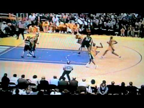 KB goes between the legs on Peja Stojaković for 2