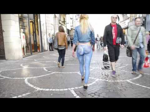 Video: Watch woman stroll down city street in PAINTED-ON jeans - Irish Mirror
