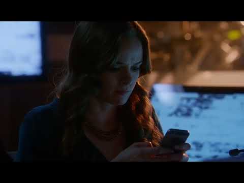 The Flash S01E09 - Team Flash capture the reverse flash