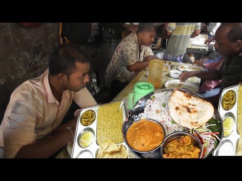 Chitto Babur Dokan Kolkata Deckers Lane | Most Delicious & Cheap Street Food India | Kolkata Food Video