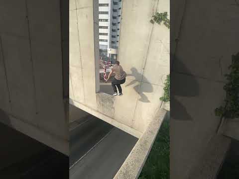 INSANE PARKOUR DEATH JUMP close call 😱
