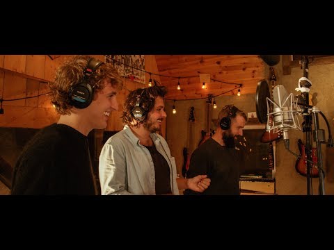 Aliocha, Jason Bajada et Matt Holubowski - Over My Shoulder (official)