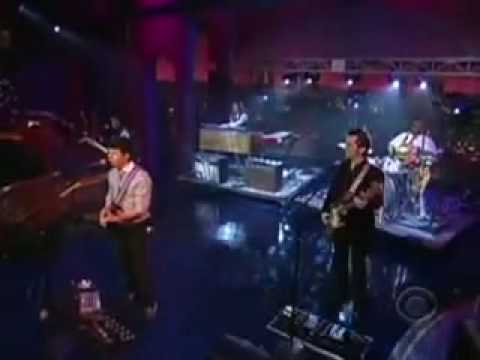 Nick Jonas & The Administration - Rose Garden - En Vivo en Late Show with David Letterman