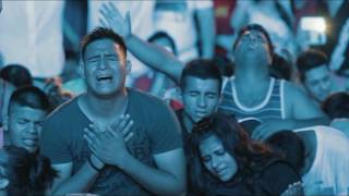 Digno y Al Que Está Sentado En el Trono - Marcos Brunet