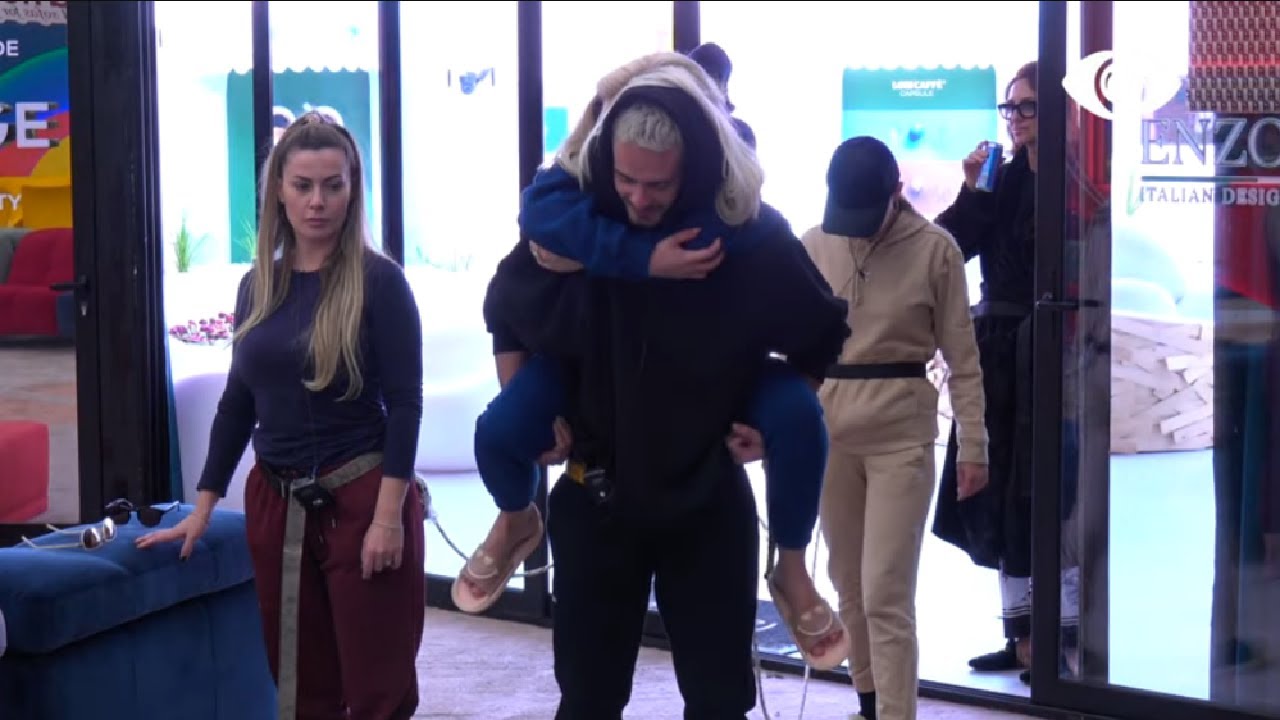 Beati mban në krahë Deamishelin, grupi duhet të ngrijë