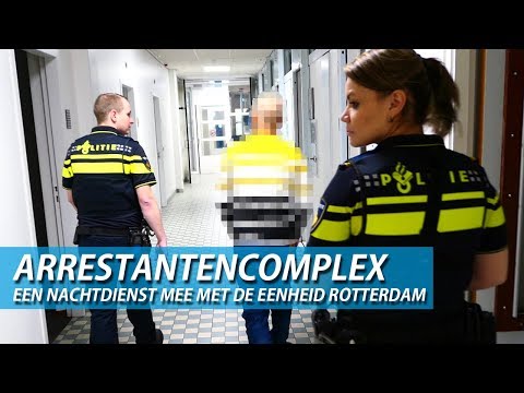Een nachtdienst aan het ARRESTANTENCOMPLEX van de eenheid Rotterdam.