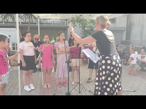 Karşıyaka Çocuk Korosu ilk konserini verdi