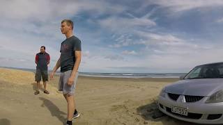 preview picture of video 'Ninety Mile Beach l Zwei mal im Sand stecken geblieben!!'