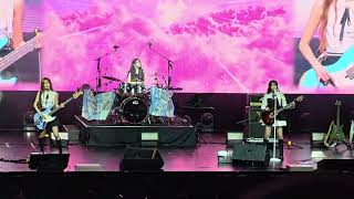 Download lagu QWER - Ferris Wheel (1st world tour Rockation in Singapore)(28 Feb 2026) mp3