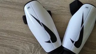 Dětské chrániče holení Nike Charge bílé