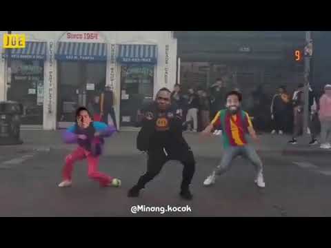 Joget Makan Daging Anjing Dengan Sayur Kol(Pemain Bola)