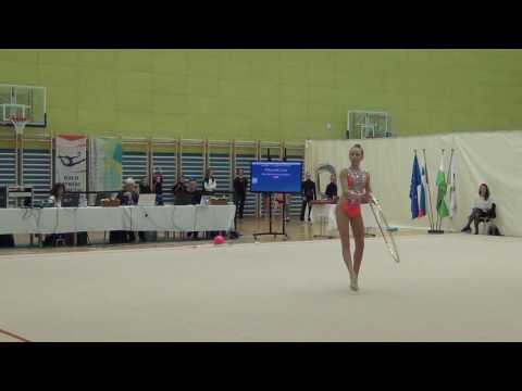 Lara Pikovnik obroč