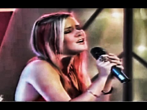 Leslie Shaw a los 15 años cantando en programa de canto
