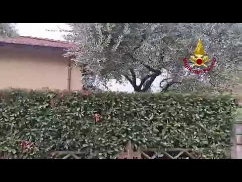 Maltempo, l'intervento dei Vigili del fuoco a Pietrasanta