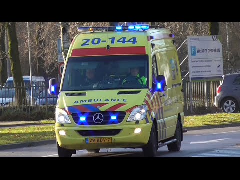 Verschillende Ambulances met spoed in Tilburg