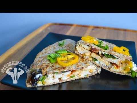 Fit Men Cook Tex-Mex Chicken Quesadilla (de pollo) - Protein packed!