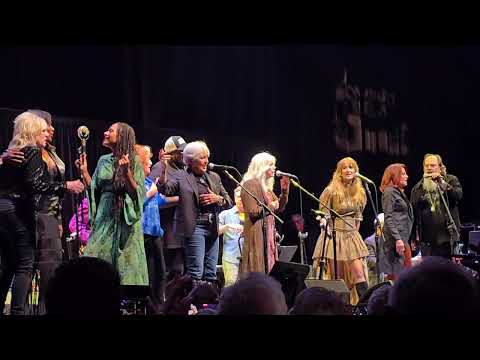 Emmylou Harris Tribute Final Song "Save The Last Dance For Me"