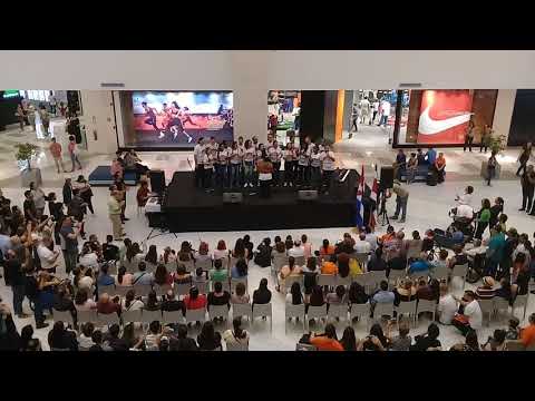 Coro entre voces  de Cuba en City Mall
