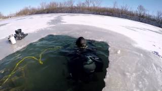 preview picture of video 'Ice Diving Jan 2015 Twin Quarry'