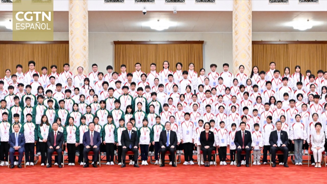 Vice primer ministro, Ding Xuexiang, se reúne con delegación de jóvenes de Hong Kong y Macao