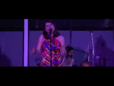 Thania Luna - Mariposas Rojas (En vivo)