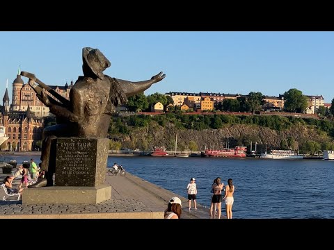 Stockholm Walks: Historic Riddarholmen turns beach. Hot summer evening in the city. 4K relaxing walk