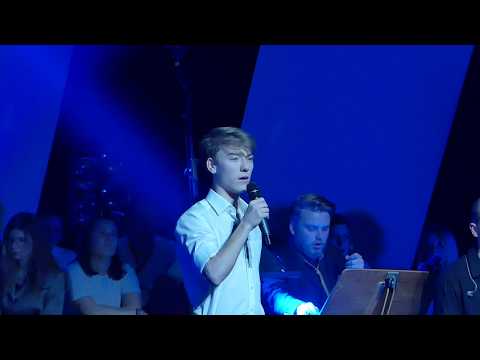 Dunkles Schweigen an den Tischen - Les Misérables