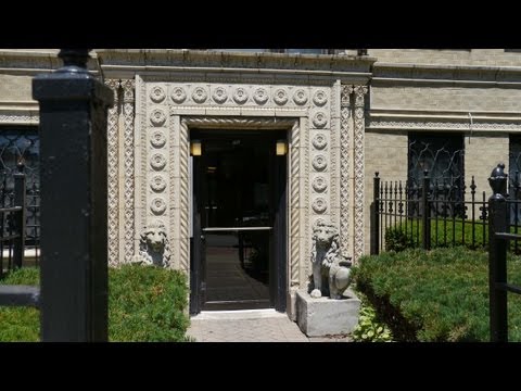 Student-friendly apartments on a great Lakeview East block