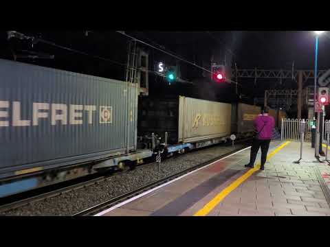 4S45 - DRS88 - Pandora (88004) the first electric to leave Daventry this week in on the UDL - 2 of 2