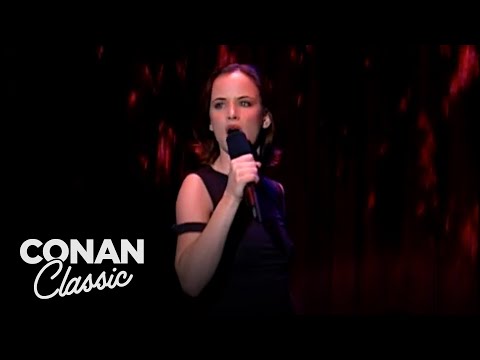 Juliette Lewis Performs “I Will Survive” | Late Night with Conan O’Brien