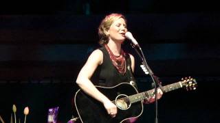 Jennifer Nettles (sugarland)  singing &quot;Already gone&quot;.MP4